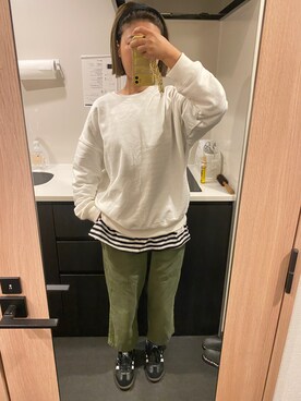 「adidas（アディダス）のアイテム（スニーカー、ブラック系）」を使った、川崎雨さん（レディース・165cm）の秋コーディネート