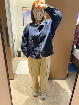 「小我私服のアイテム（デニムジャケット、ブルー系）」を使った、川崎雨さん（レディース・165cm）の春コーディネート