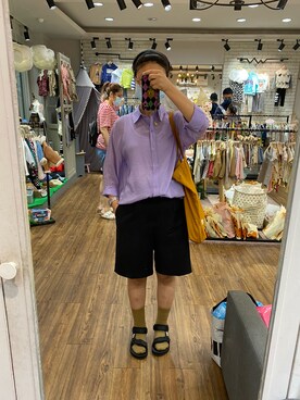 「LOWRYS FARM（ローリーズファーム）のアイテム（カーゴパンツ、ブラック系）」を使った、川崎雨さん（レディース・165cm）の春コーディネート