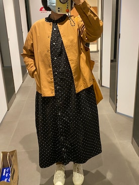 「UNIQLO（ユニクロ）のアイテム（シャツ/ブラウス、ブラウン系）」を使った、川崎雨さん（レディース・165cm）の秋コーディネート