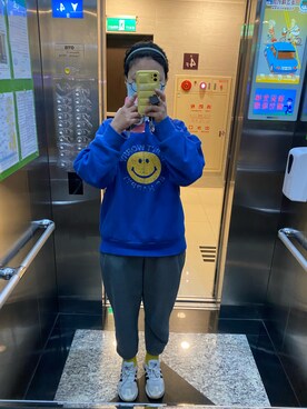 「adidas（アディダス）のアイテム（スニーカー、ホワイト系）」を使った、川崎雨さん（レディース・165cm）の冬コーディネート