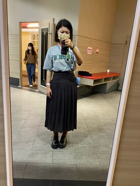 「line-up wearsのアイテム（Tシャツ/カットソー、グレー系）」を使った、川崎雨さん（レディース・165cm）の春コーディネート