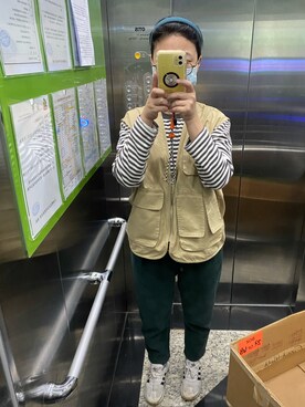 「無印良品（ムジルシリョウヒン）のアイテム（Tシャツ/カットソー、ブラウン系）」を使った、川崎雨さん（レディース・165cm）の冬コーディネート