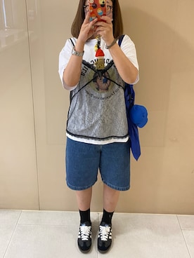 「アイテム（キャミソール、ブラック系）」を使った、川崎雨さん（レディース・165cm）の春コーディネート