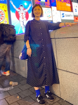 「adidas（アディダス）のアイテム（スニーカー、ブラック系）」を使った、川崎雨さん（レディース・165cm）の秋コーディネート