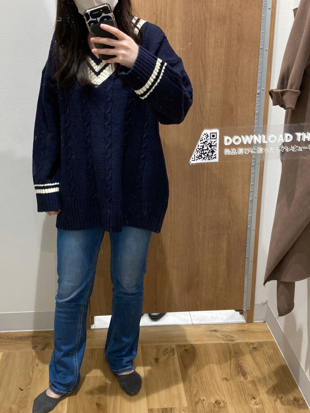 「カジュアル、秋コーデ、シンプル、オトナ女子、パンツスタイル、ニットコーデ、高身長コーデ、GU、Vネック、ラインニット」｜「C17のC17 ストレート（デニムパンツ、ブルー系）」を使った、minimamjさん（レディース・163cm）の秋コーディネートの1枚目の写真
