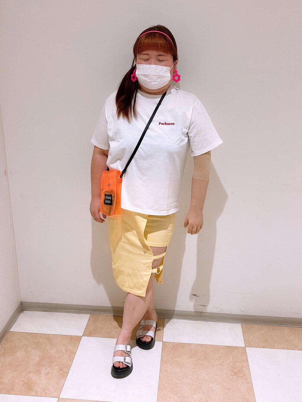 「りおん系、大人カジュアル、ポチャッコ、ショルダーバッグ、イエロー、お花ピアス、サンダル」｜「ANAPのリングベルトデザインスカート（スカート、イエロー系）」を使った、麗園ファンタジー〇*ﾟさん（レディース・162cm）の夏コーディネートの1枚目の写真