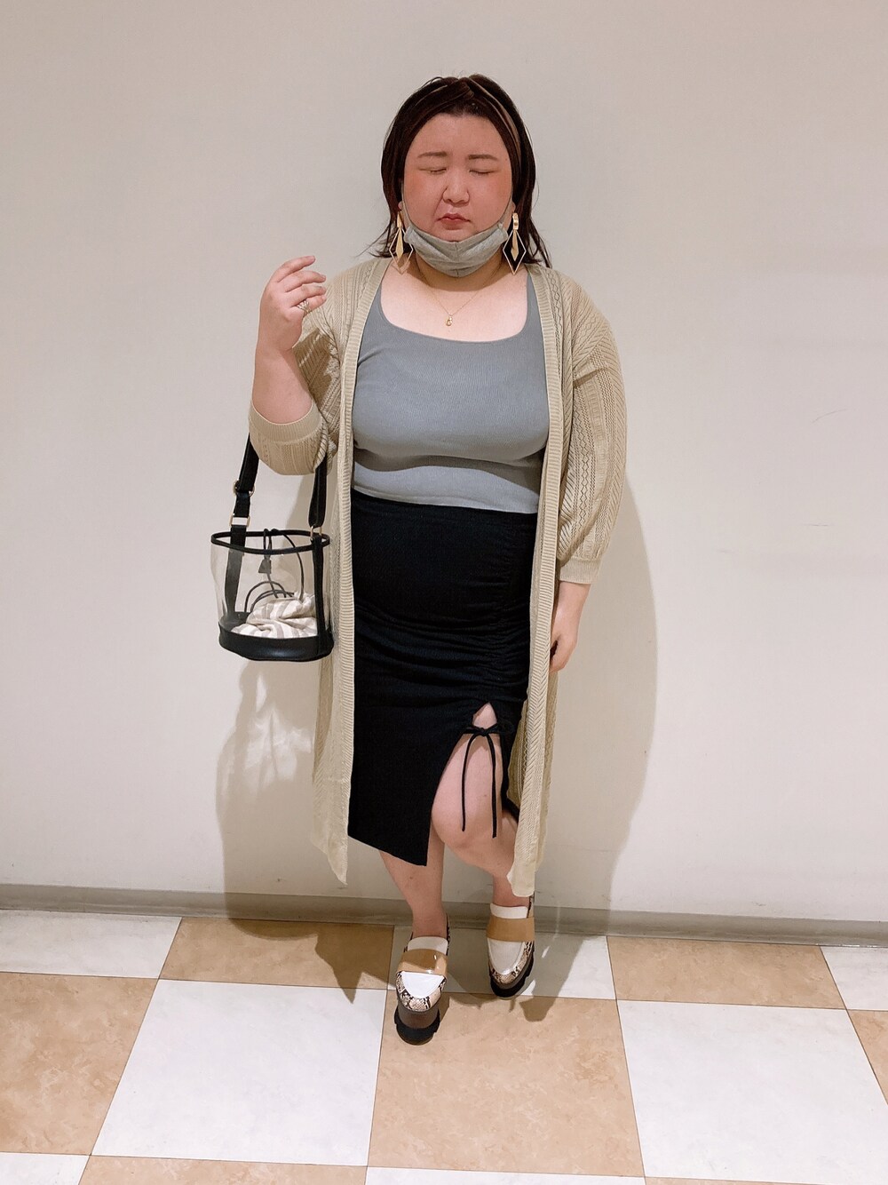 タンクトップ（ブルー系）を使った「ギャル」の人気ファッション