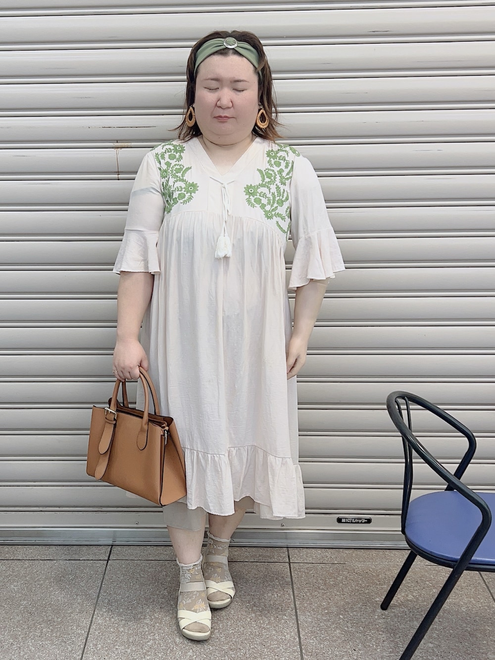 「ボヘミアン、エスニック、Aラインワンピース、刺繍ワンピース、ワンピース、ヘアバンド、ハンドバッグ、タッセルイヤリング、クロスサンダル」｜「Edit Sheenのワンサイドベルトハンドルハンドバッグ（ハンドバッグ、イエロー系）」を使った、麗園ファンタジー〇*ﾟさん（骨格ストレート・レディース・162cm）の夏コーディネートの1枚目の写真