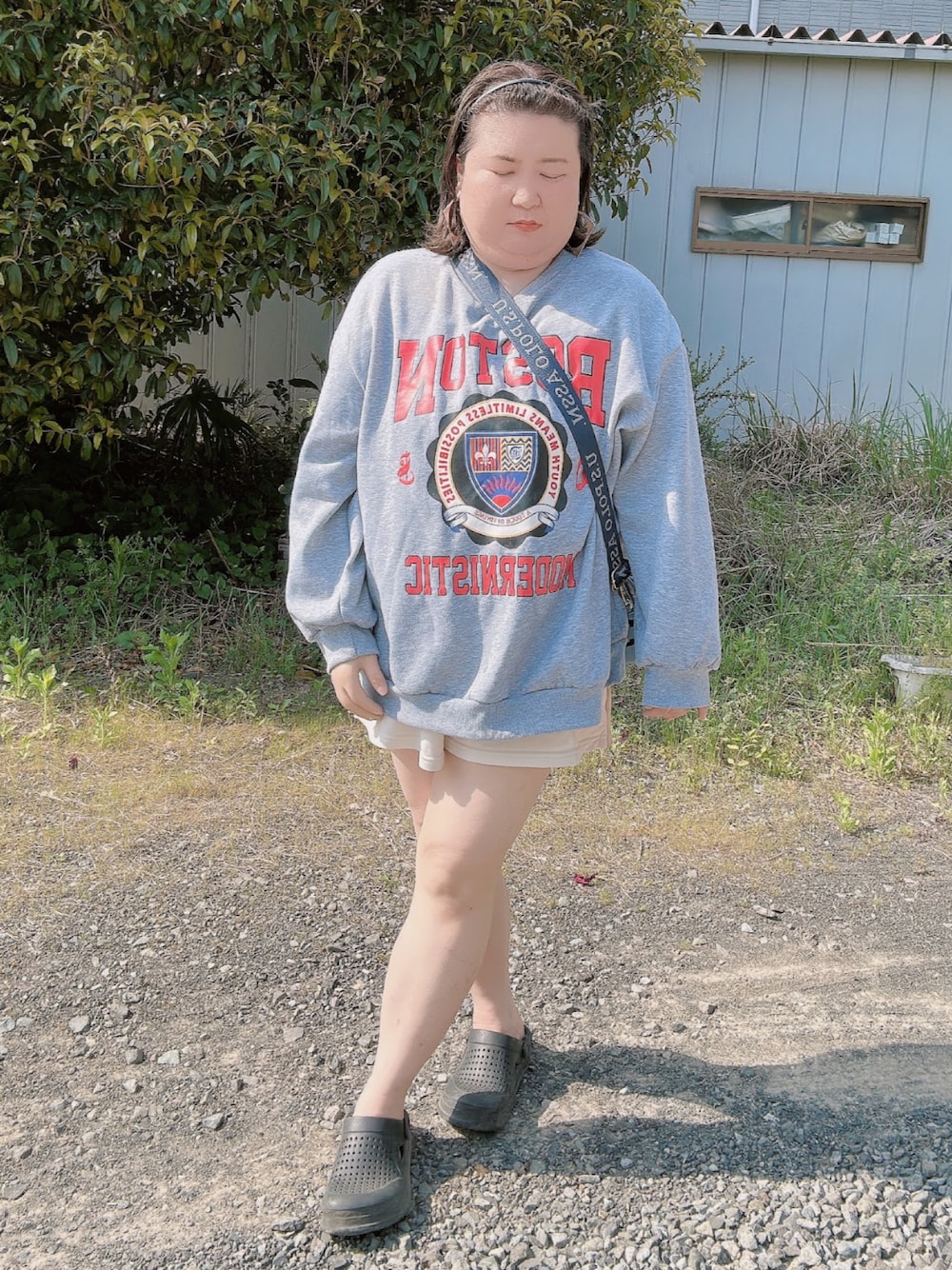 「ギャル、カジュアル、ビッグシルエット、オーバーサイズ、ショートパンツ、ショルダーバッグ、カチューシャ、ピアス」｜「U.S. POLO ASSN.の【U.S. POLO ASSN.】キャンバススクエアショルダーバッグ USPA-2555（ショルダーバッグ、ブルー系）」を使った、麗園ファンタジー〇*ﾟさん（骨格ストレート・レディース・162cm）の春コーディネートの1枚目の写真