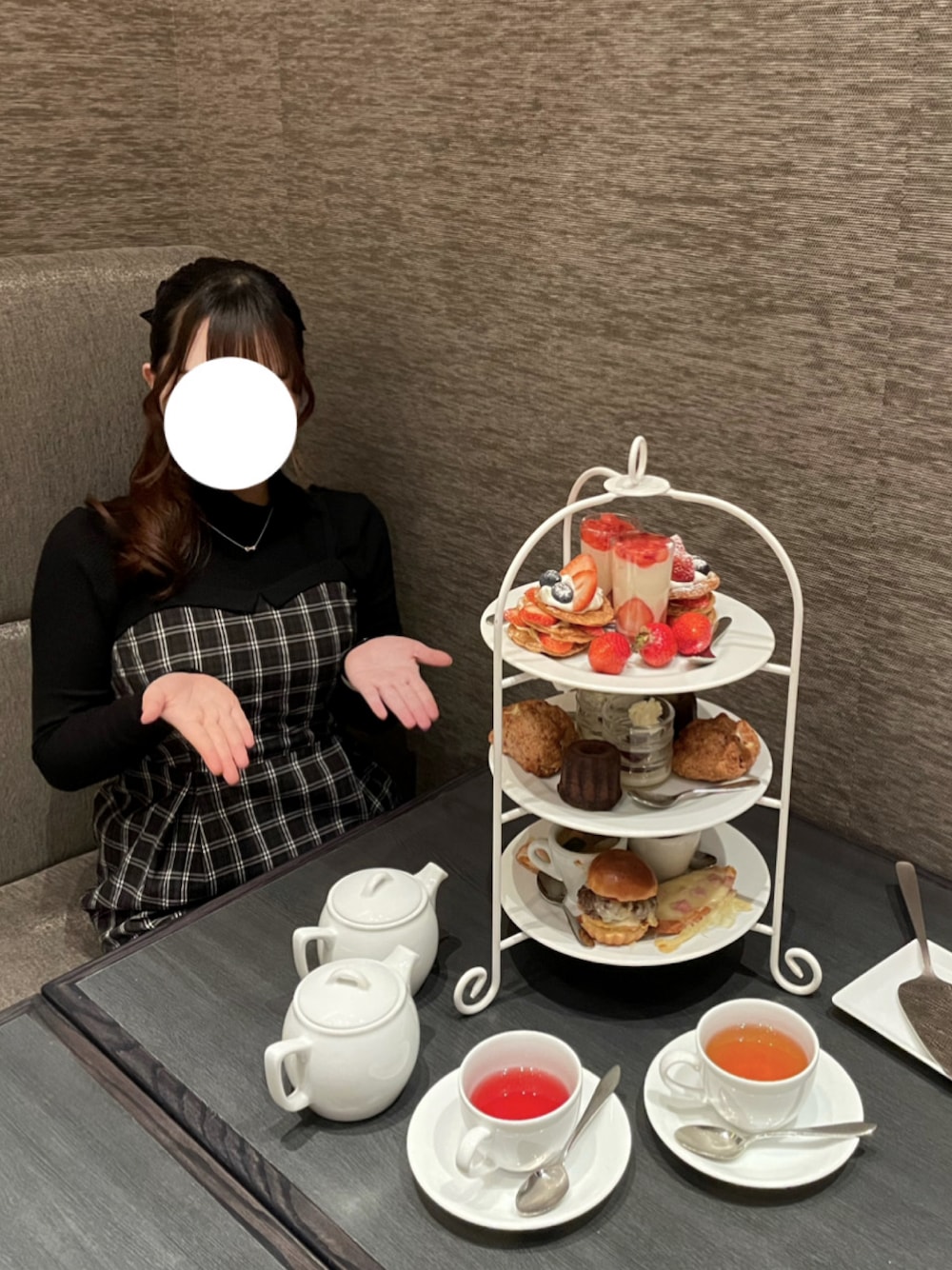 「ほめられ本命コーデ、休日コーデ、大人女子、春服コーデ、今日のコーデ、カジュアル、春、オトナカジュアル、ゆるコーデ、ootd、低身長コーデ、おでかけコーデ、おしゃれさんと繋がりたい、ワンピーススタイル、プチプラ」｜「an another angelusのアイテム（ジャンパースカート、ブラック系）」を使った、hammerさん（骨格ストレート・レディース・151cm）の冬コーディネートの1枚目の写真