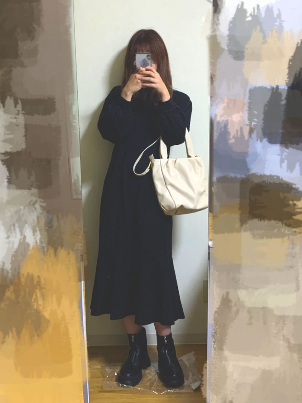 「秋のコーデ、ブーツスタイル、冬コーデ、大人コーデ、キレイめ、ワンピース、ブラックコーデ、ootd、outfit」｜「ZARAのアイテム（バッグ、ホワイト系）」を使った、meさん（レディース・162cm）の秋コーディネートの1枚目の写真