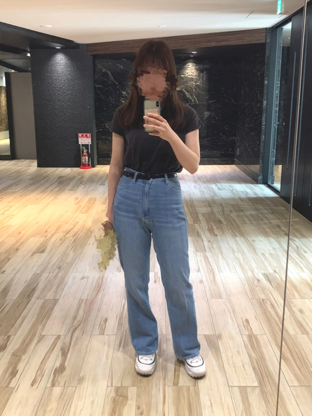 「夏ファッション、オトナカジュアル、デニムコーデ、ootd、Tシャツコーデ」｜「URBAN RESEARCHの綿麻デニムセミフレアパンツ（デニムパンツ、ブルー系）」を使った、meさん（レディース・161cm）の夏コーディネートの1枚目の写真