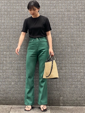 「アイテム（デニムパンツ、グリーン系）」を使った、sakiさん（レディース・168cm）の春コーディネート