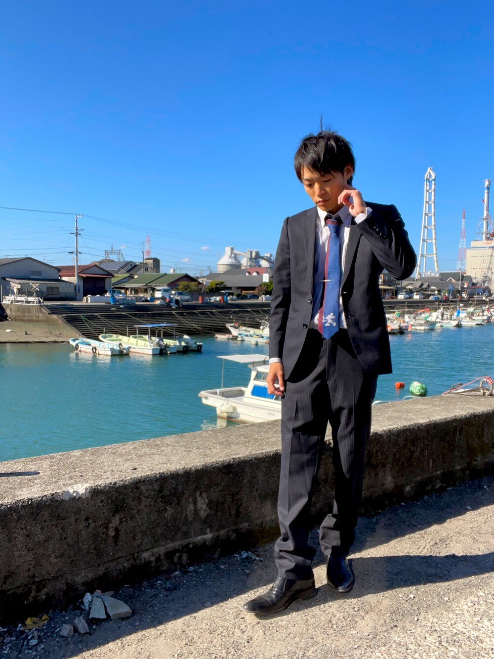 「ミッキー、七五三、スーツスタイル、お祝い、今日のコーデ、いつもありがとうございます、いいね、save、フォローお願いします🤑、たまにはシャキッとスーツで」｜「七五三バージョンのアイテム（その他、その他）」を使った、空飛ぶぺんぎんさん（メンズ・175cm）の秋コーディネートの1枚目の写真