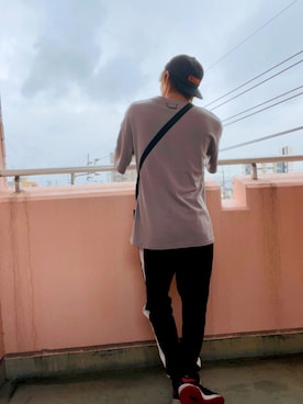 「いつもありがとうございます」｜「アイテム（スウェットパンツ）」を使った、空飛ぶぺんぎんさん（メンズ・175cm）の夏コーディネート