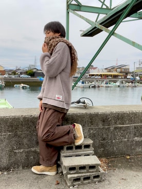 「BASQUE magenta（バスクマゼンタ）のアイテム（ニット/セーター）」を使った、空飛ぶぺんぎんさん（メンズ・175cm）の冬コーディネート