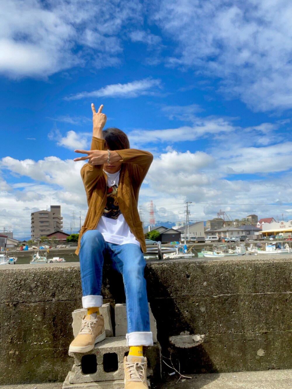 「カーディガン、休日スタイル、ゆったりコーデ、いつもありがとうございます、秋服準備はじめました、ラブアンドピース2021、Lの深追い、おしゃれさんと繋がりたい、いいね、save、フォローお願いします🤑」｜「ADRERのミニマルチェーンブレスレット（ブレスレット、シルバー系）」を使った、空飛ぶぺんぎんさん（メンズ・175cm）の秋コーディネートの1枚目の写真