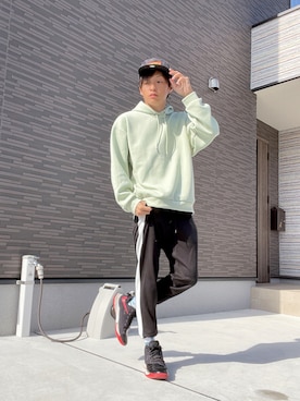 「いつもありがとうございます」｜「アイテム（スウェットパンツ）」を使った、空飛ぶぺんぎんさん（メンズ・175cm）の秋コーディネート