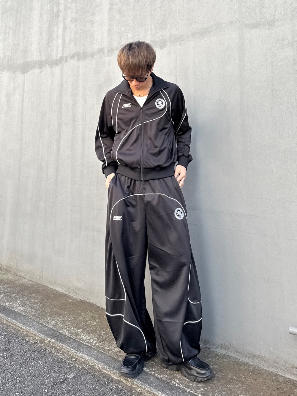 UMBRO×Lui's】パイピングトラックジャケットを使った人気ファッション