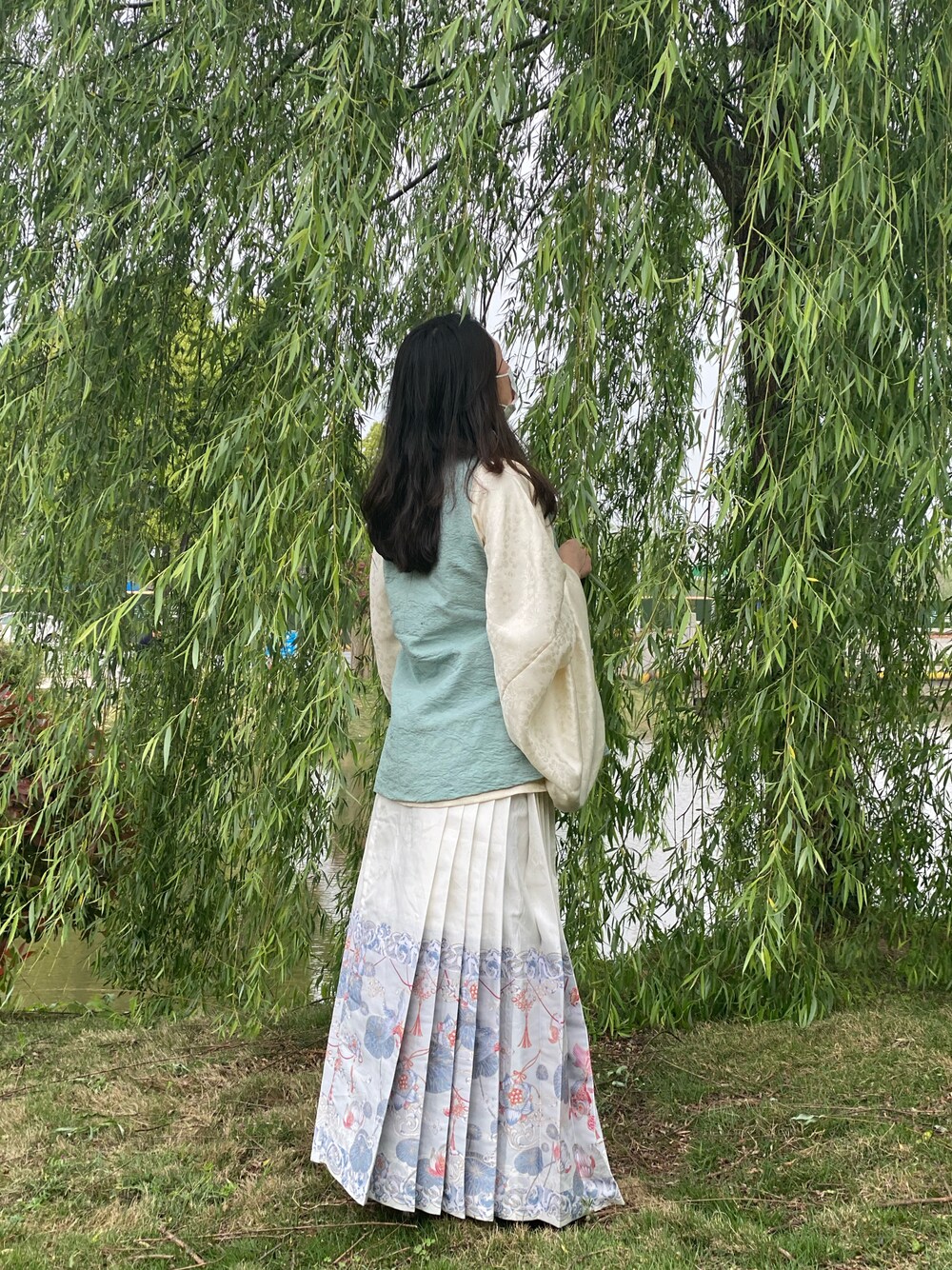 「汉服のアイテム（スカート、ホワイト系）」を使った、小龙虾さん（レディース・164cm）の春コーディネートの1枚目の写真