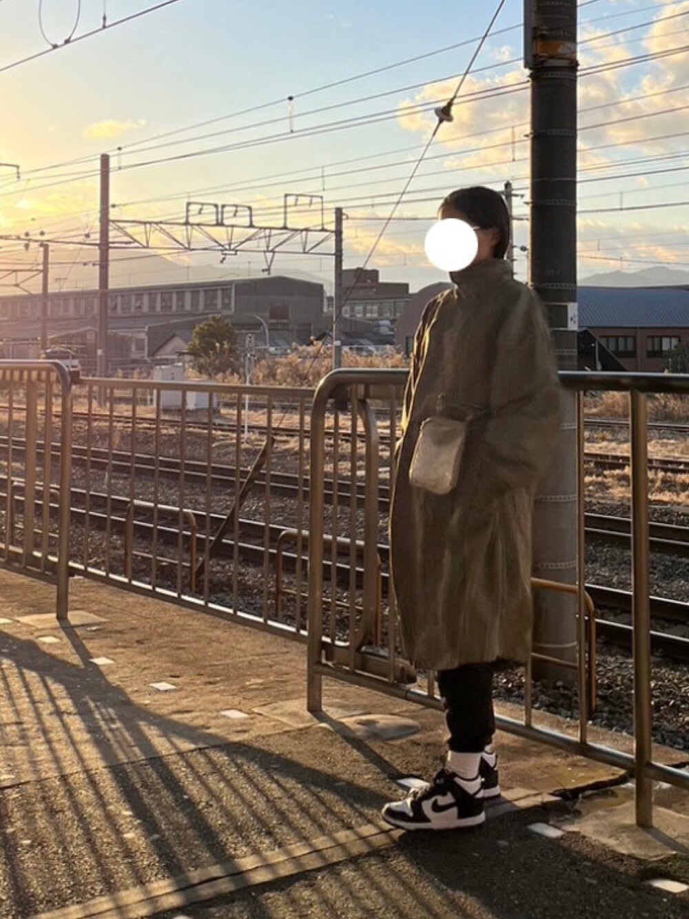 「モッズコート、春服、NIKE、ナイキ、dunkhigh、ダンクハイ、春服デビュー宣言、スウェット、スウェットパンツ、スウェットコーデ」｜「NIKEのナイキ ダンク HIGH ウィメンズシューズ / Nike Dunk High Women's Shoes＜22-29cm 展開＞（スニーカー、ホワイト系）」を使った、KaRenさん（レディース・156cm）の春コーディネートの1枚目の写真