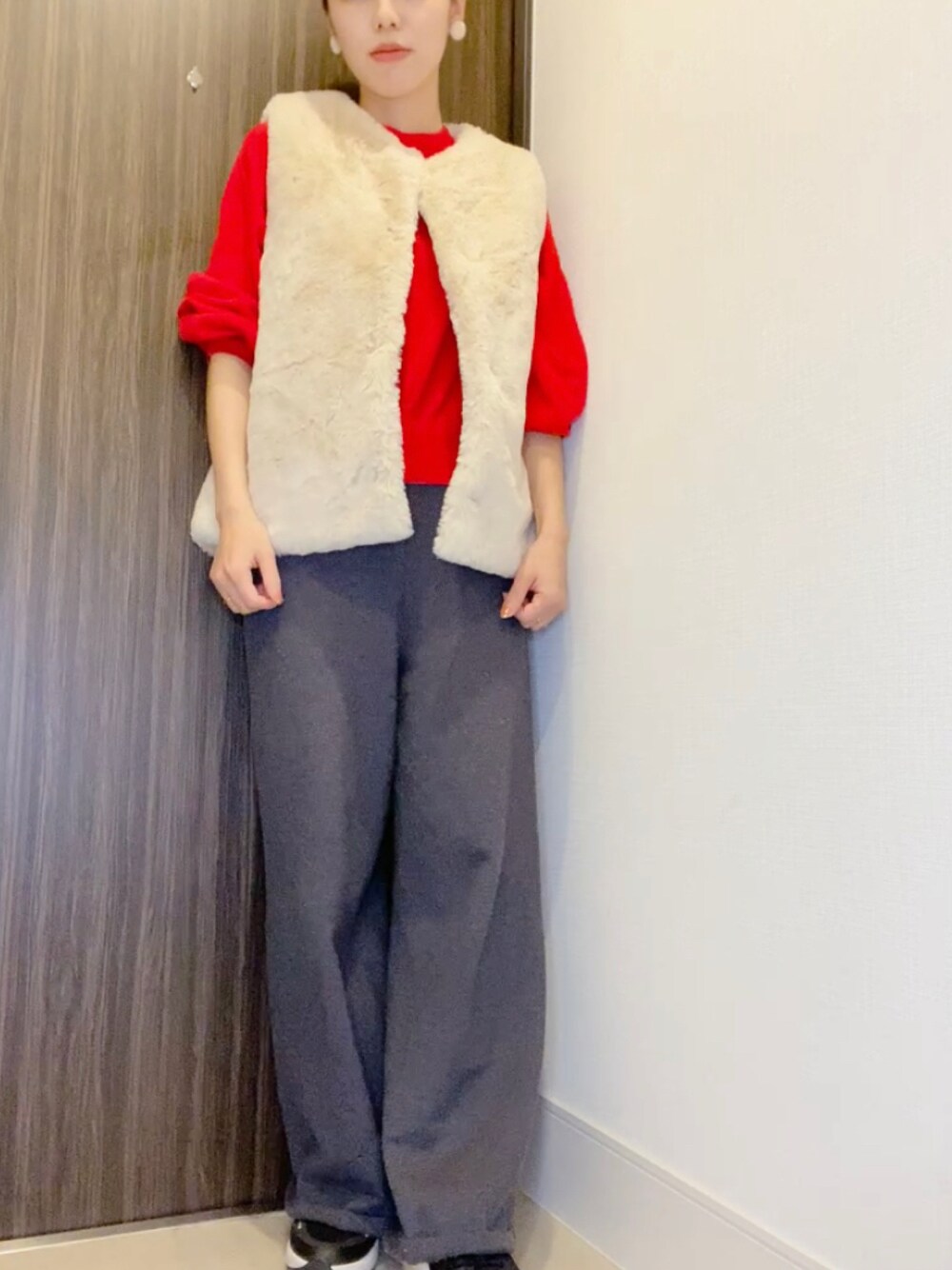 ZARAのベストを使った「ボアベスト」の人気ファッション