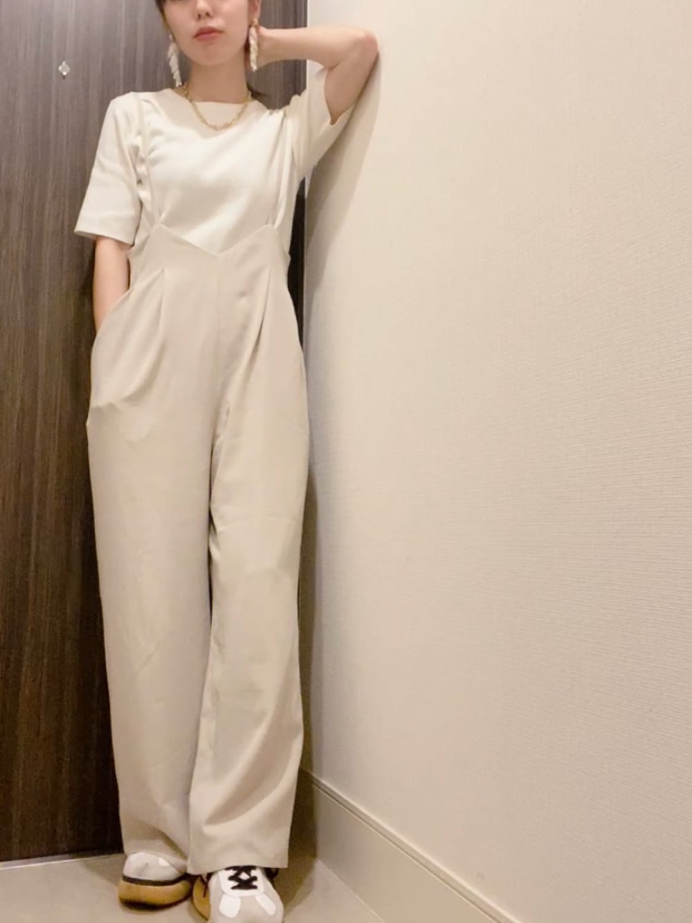 「大人カジュアル、シンプルコーデ、楽チンコーデ、キャミワンピ、サロペット、つなぎ、オールインワン、低身長、低身長コーデ、ベージュ」｜「saloonのSALOON(サルーン)/【ZOZO限定カラー】キャミサロペット（サロペット/オーバーオール、ベージュ系）」を使った、でつさん（レディース・152cm）の夏コーディネートの1枚目の写真
