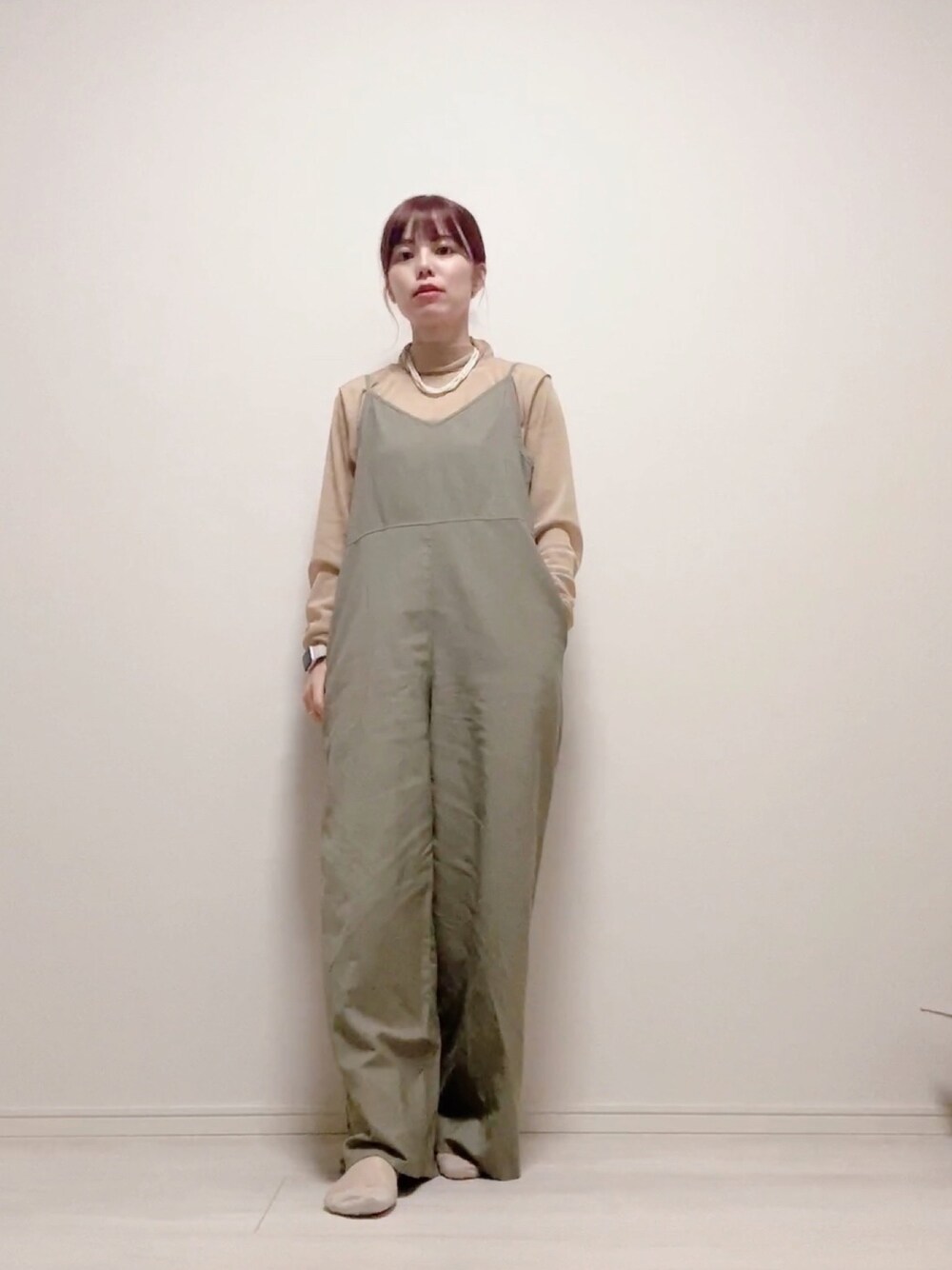 「シンプルコーデ、ラクチンコーデ、ゆったりコーデ、ユニクロ、オールインワン、シースルー、UNIQLO、低身長、低身長コーデ、低身長女子」｜「UNIQLOのアイテム（つなぎ/オールインワン、グリーン系）」を使った、でつさん（レディース・152cm）の春コーディネートの1枚目の写真