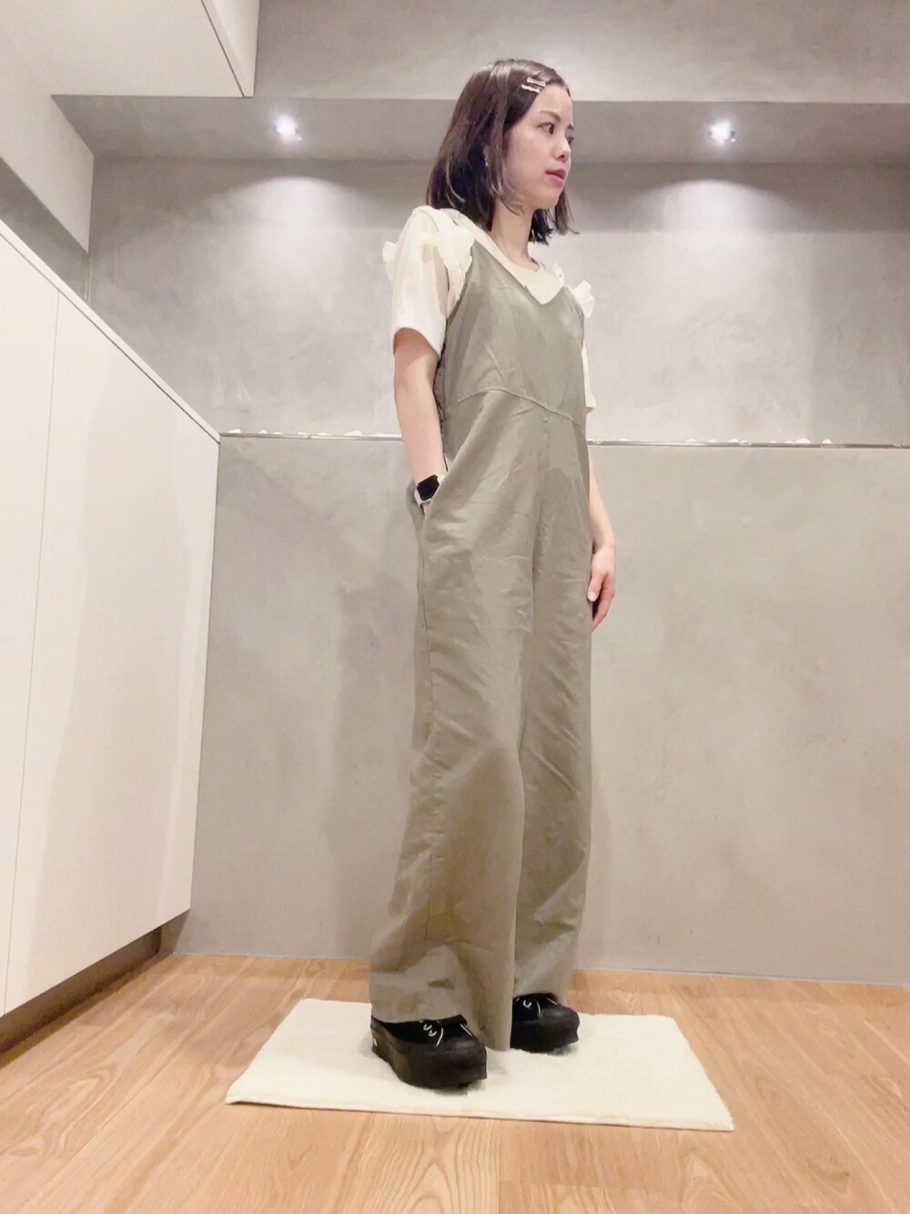 「秋っぽコーデ更新中、ラクチンコーデ、秋カラー、初秋コーデ、ラフコーデ、低身長女子、低身長コーデ、30代、ユニクロ、UNIQLO」｜「UNIQLOのアイテム（オールインワン・サロペット、グリーン系）」を使った、でつさん（レディース・152cm）の秋コーディネートの1枚目の写真