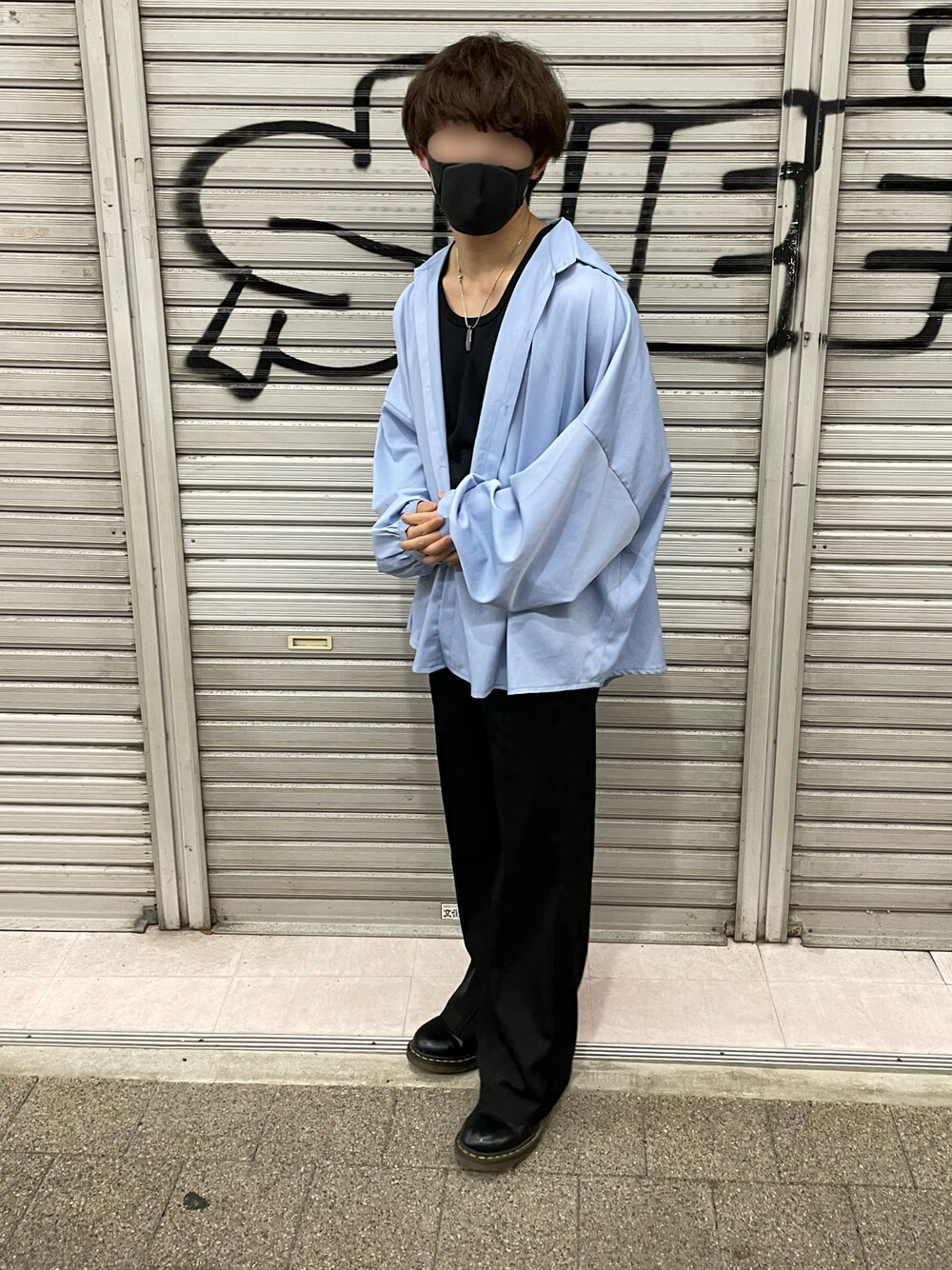 「春夏コーデ、韓国ファッション、ストリートコーデ、Ellno Loset、Dr.Martens、おしゃれさんと繋がりたい、いいね、save、フォローお願いします🤑、低身長」｜「KORのスーパーオーバーサイズ　長袖シャツ（シャツ/ブラウス、ブルー系）」を使った、なおちゃん🇰🇷低身長さん（メンズ・159cm）の春コーディネートの1枚目の写真