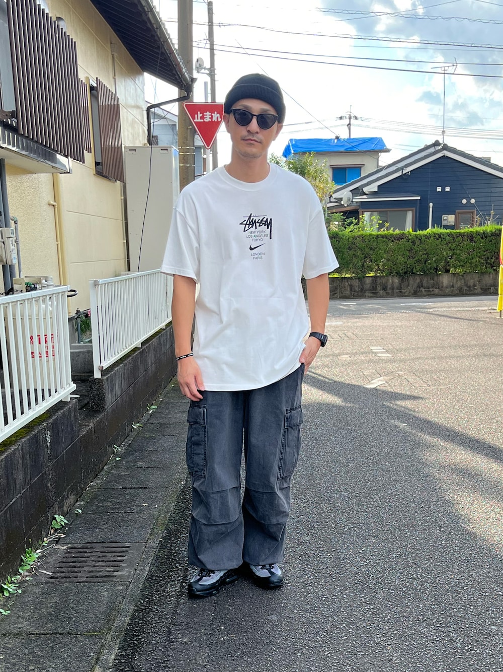 「スポーツミックス、お洒落さんとつながりたい、お出かけコーデ、今日のコーデ、NIKE、デニム、着回しコーデ、ストリート、スニーカー、ビッグシルエット」｜「SPINNSのカラーニットキャップ（ニットキャップ/ビーニー、ブラック系）」を使った、Hiromu®︎さん（メンズ・174cm）の秋コーディネートの1枚目の写真