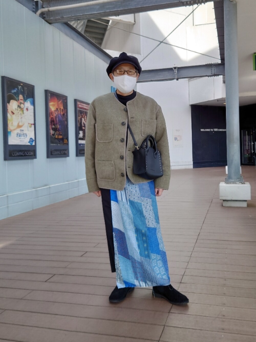 「大人カジュアル、ノーカラージャケット、ラップワイドパンツ、ケーブルニット、ハイネックニット、スェードシューズ、キャスケット」｜「Paul Smith Londonのアイテム（ノーカラージャケット、グリーン系）」を使った、hiro_tさん（メンズ・160cm）の冬コーディネートの1枚目の写真