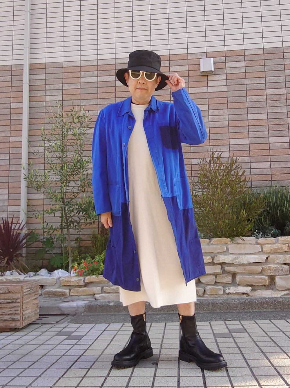 ワンピースを使った「リメイクデニム」の人気ファッション