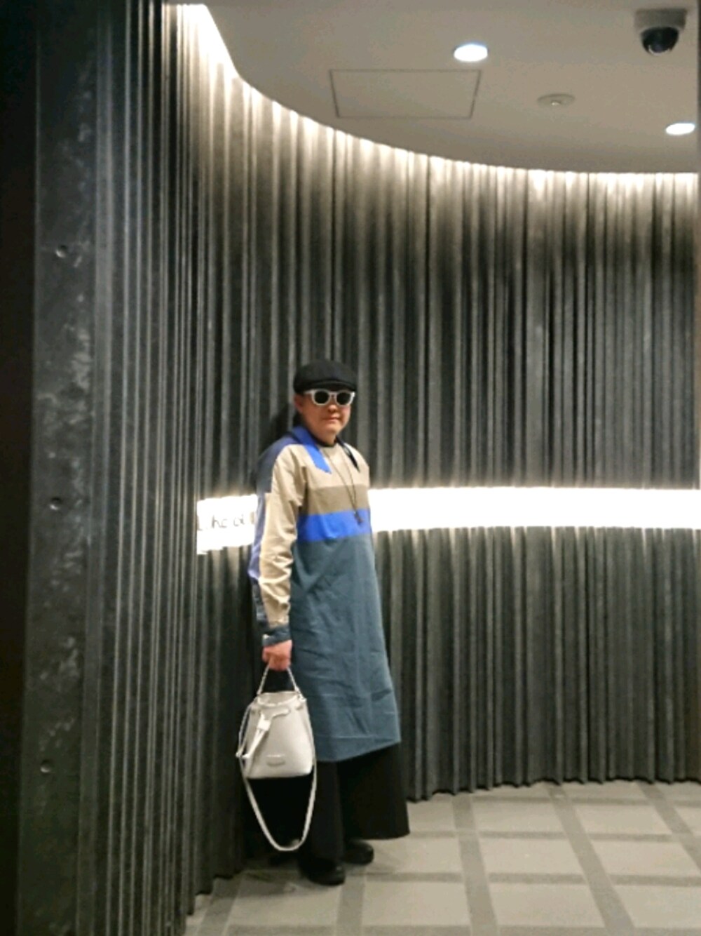 「私の推しブランド、秋冬コーデ、ワンピース、ワイドパンツ、キャスケット、ハンチング、モード」｜「Shigesato Yanaseのアイテム（ワンピース、ブルー系）」を使った、hiro_tさん（メンズ・160cm）の冬コーディネートの1枚目の写真