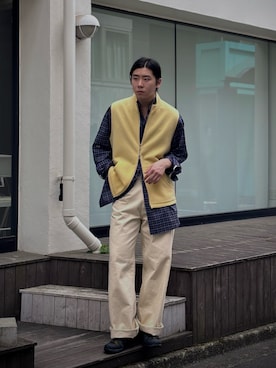 「Toironier（トワロニエ）のToironier/トワロニエ/5Pocket Denim Pants（デニムパンツ、ベージュ系）」を使った、林　啓介さん（メンズ・178cm）の春コーディネート