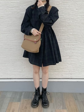 「BRADY（ブレディー）のアイテム（ショルダーバッグ）」を使った、amiさん（レディース・156cm）の秋コーディネート