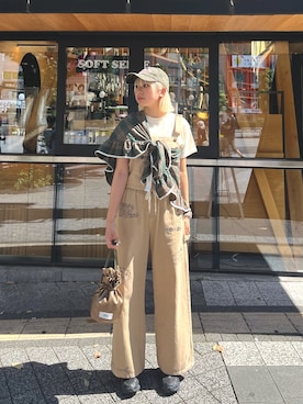 「カジュアルコーデ」｜「アイテム（オールインワン・サロペット、ベージュ系）」を使った、ささかまさん（レディース・165cm）の夏コーディネート