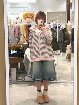 「CIAOPANIC（チャオパニック）の【無地／花柄】裾フリルデニムハーフパンツ（牛仔裤、ブルー系）」を使った、ささかまさん（レディース・165cm）の春コーディネート