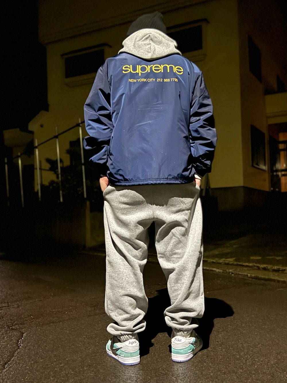 「supreme、nike、DUNKSB、あけましておめでとうございます！、GU、メンズコーデ、ビッグシルエット、カジュアルコーデ、オーバーサイズ、低身長コーデ、低身長男子、ストリート」｜「GUのアイテム（スウェットパンツ、グレー系）」を使った、虎@たろうさん（メンズ・161cm）の冬コーディネートの1枚目の写真