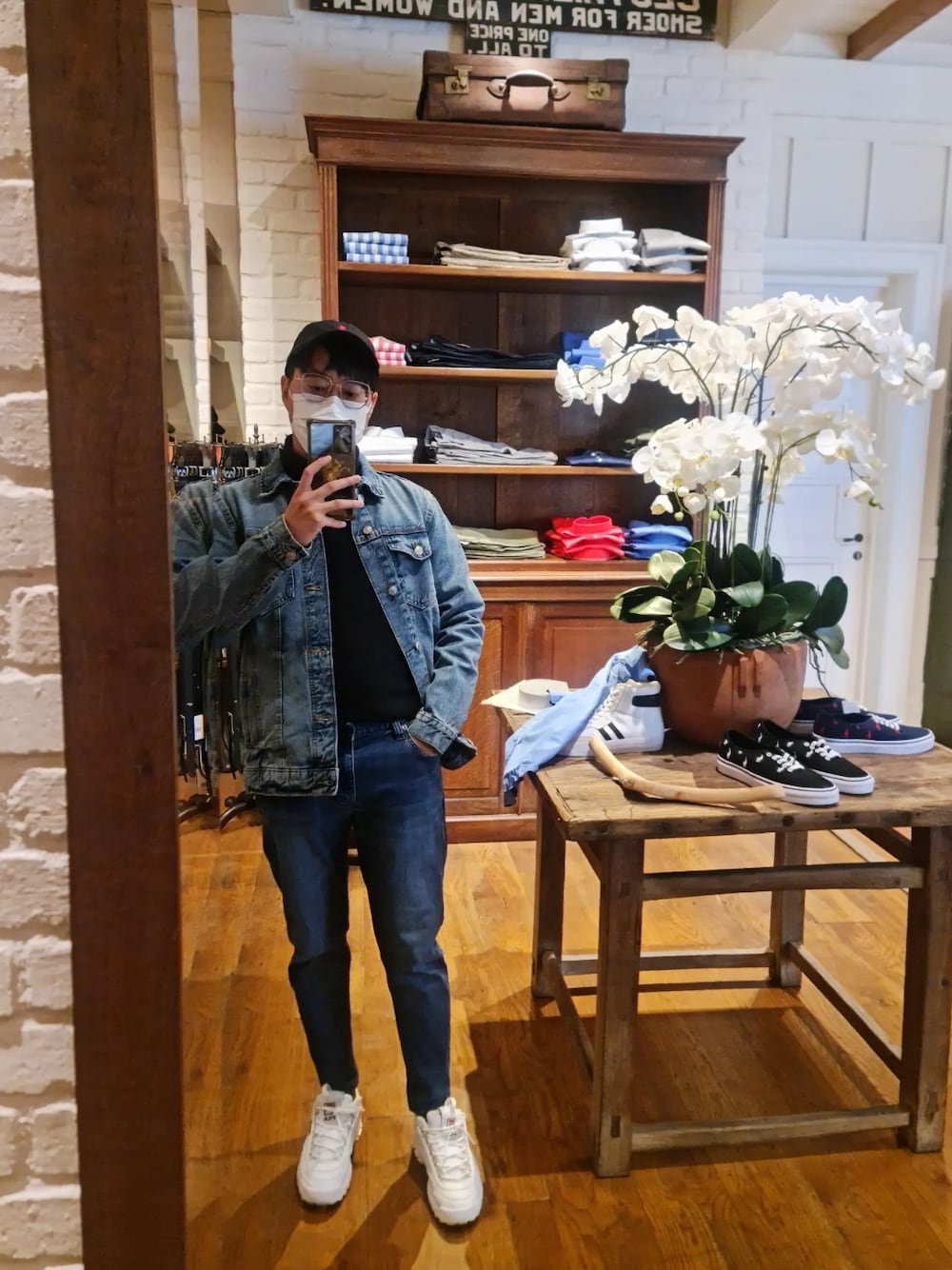 「POLO RALPH LAURENのアイテム（ヘアアクセサリー、ブラック系）」を使った、Emmanuel Thenさん（メンズ・171cm）の夏コーディネートの1枚目の写真