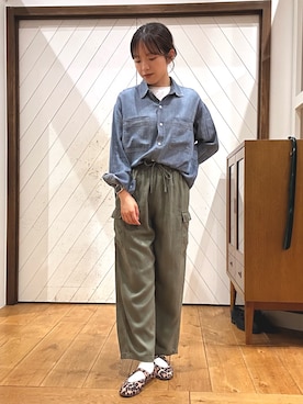 「URBAN RESEARCH DOORS（アーバンリサーチドアーズ）のシアーデニムシャツ（シャツ/ブラウス）」を使った、wakanaさん（レディース・158cm）の秋コーディネート