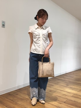 「SENSE OF PLACE by URBAN RESEARCH(センスオブプレイスバイアーバンリサーチ)のパフスリーブコンパクトギャザーシャツ(シャツ/ブラウス、ホワイト系)」を使った、wakanaさん(レディース・158cm)の春コーディネート