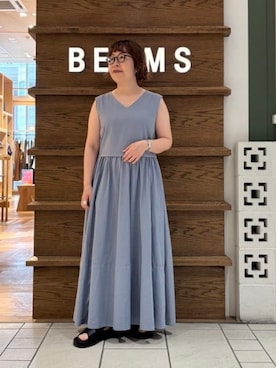 「Ray BEAMS（レイビームス）のギャザー キリカエ Vネック ノースリーブ ワンピース（ワンピース、ブルー系）」を使った、Ray BEAMSさん（レディース・159cm）の夏コーディネート