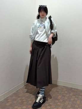 「Ray BEAMS（レイビームス）のボックス プリーツ ミディ スカート（裙子、ブラウン系）」を使った、Ray BEAMSさん（レディース・161cm）の春コーディネート