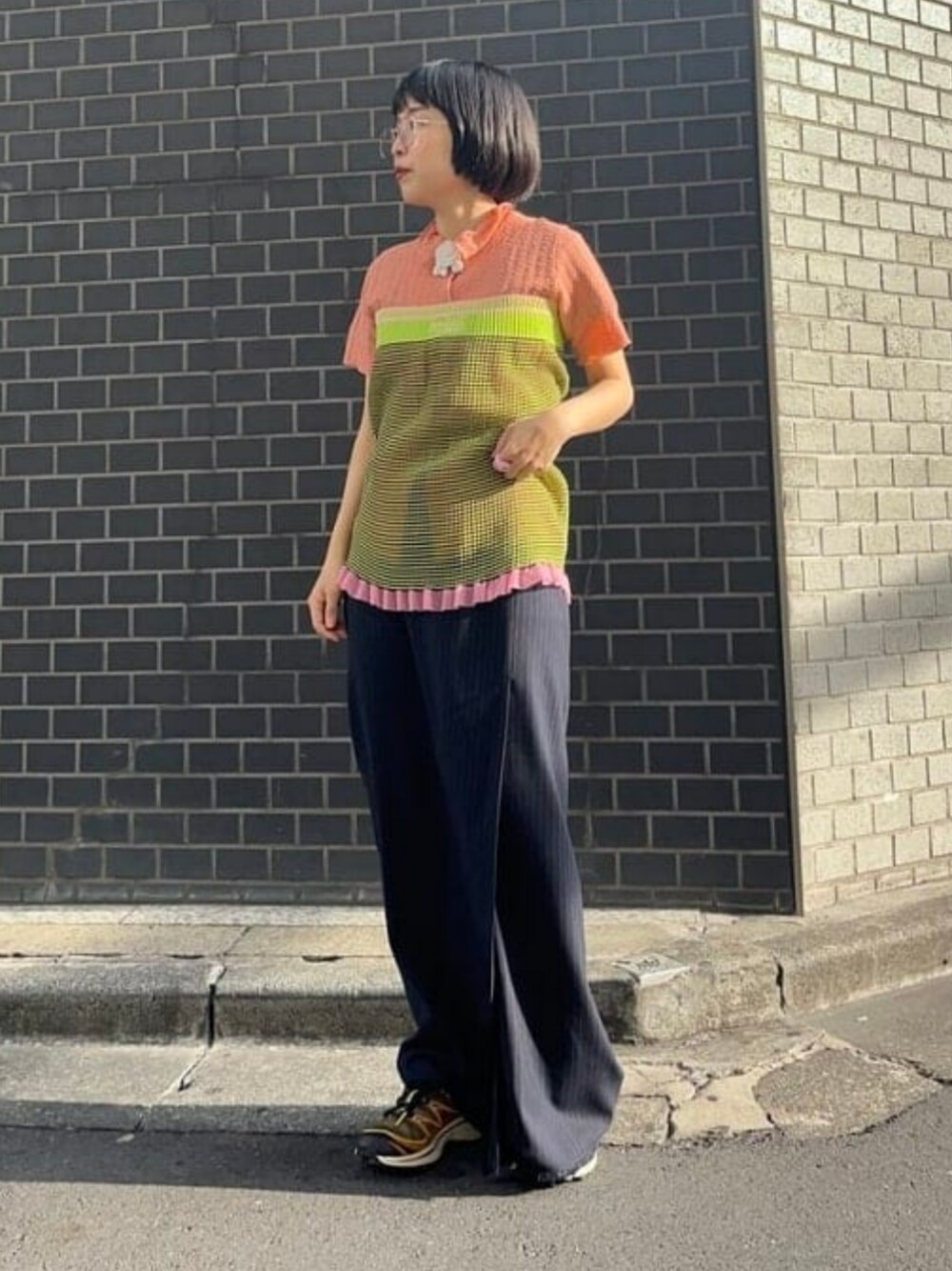 「Ray BEAMS、休日スタイル、スポーツミックス、古着MIX、韓国ファッション、低身長コーデ、きれいめカジュアル、デートコーデ、オトナ女子、夏ファッション、大人かわいい、お洒落さんとつながりたい、大人ガーリー、メロートップス、シアートップス」｜「Ray BEAMSのRay BEAMS / シャーリング メローシャツ（シャツ/ブラウス、ピンク系）」を使った、Ray BEAMSさん（レディース・155cm）の春コーディネートの1枚目の写真