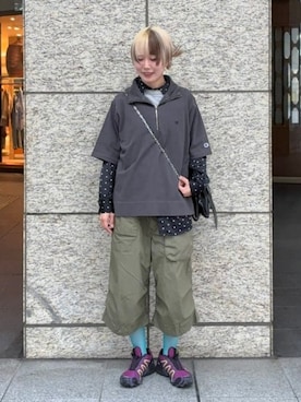 「Champion（チャンピオン）の【別注】Champion / ハーフ ジップ Tシャツ（Tシャツ/カットソー、ブラック系）」を使った、Ray BEAMSさん（レディース・163cm）の春コーディネート