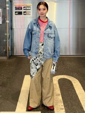 「Levi's（リーバイス）のLEVI’S(R) / 90S トラッカージャケット（デニムジャケット、ブルー系）」を使った、Ray BEAMSさん（レディース・158cm）の春コーディネート