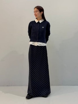 「Ray BEAMS（レイビームス）の【別注】FRED PERRY / ケーブル ニット カーディガン　〈26AW 寒暖差対策 着回し 〉（カーディガン/ボレロ、ブルー系）」を使った、Ray BEAMSさん（レディース・162cm）の秋コーディネート
