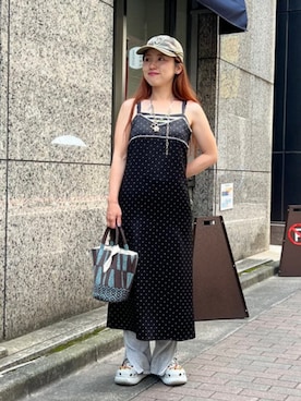 「Ray BEAMS（レイビームス）のサテン ドット キャミワンピース（ワンピース、ブラック系）」を使った、Ray BEAMSさん（レディース・159cm）の夏コーディネート